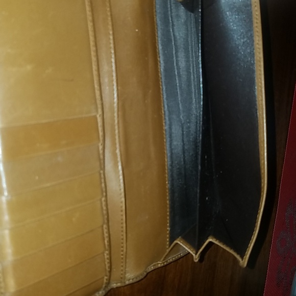 Classic Gucci full sized wallet - Picture 6 of 8